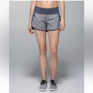 lululemon athletica Run Tracker
Short 4-way Sz 6 Slate Grey
Inkwell Stripe Blue